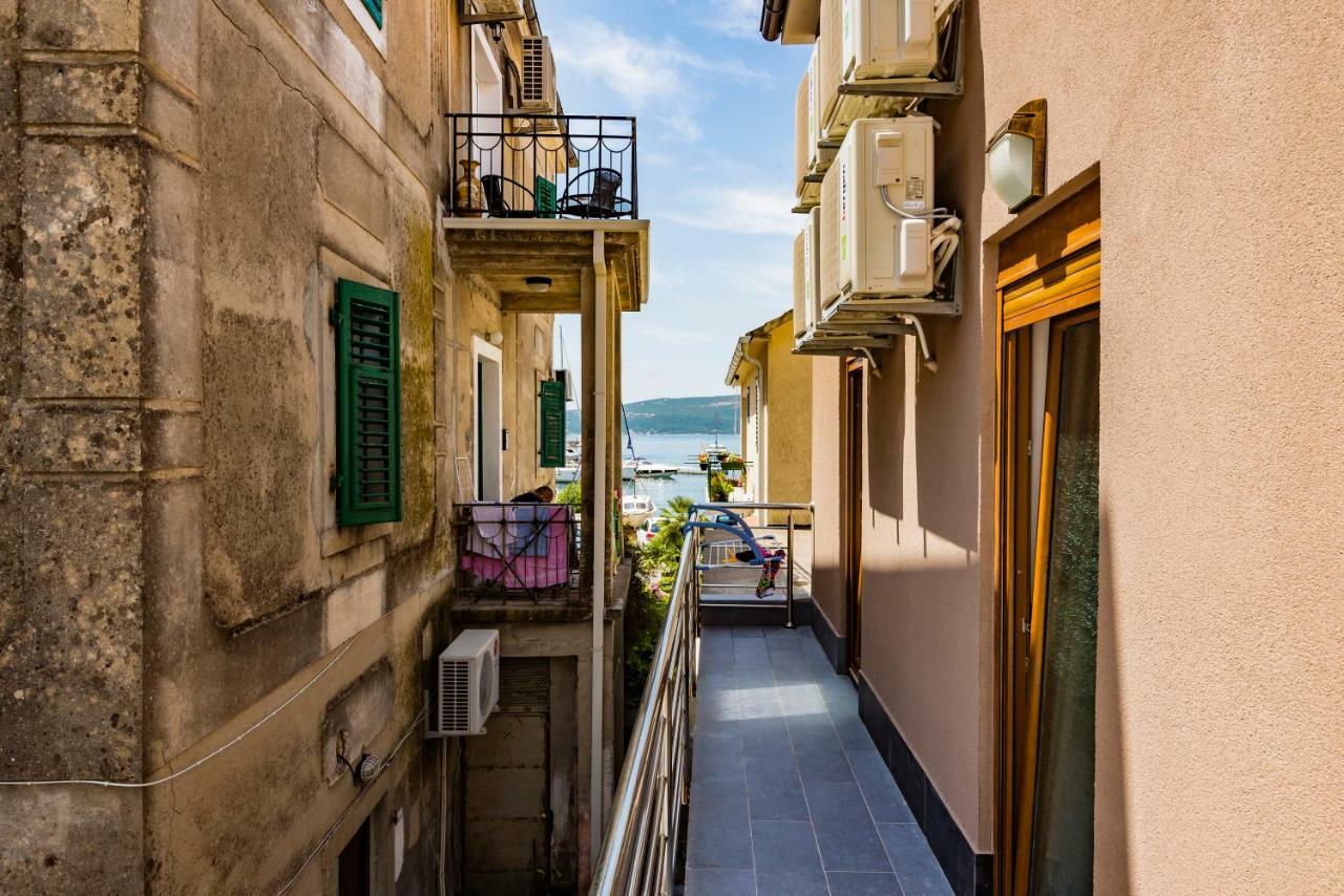 Waikiki Apartments Tivat Exterior foto